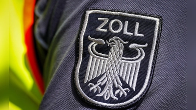Am Flughafen BER hat der Zoll einen Reisenden mit 16 Kilogramm Ketamin im Gepäck erwischt. (Foto: Archiv) (Foto: Soeren Stache/dpa)