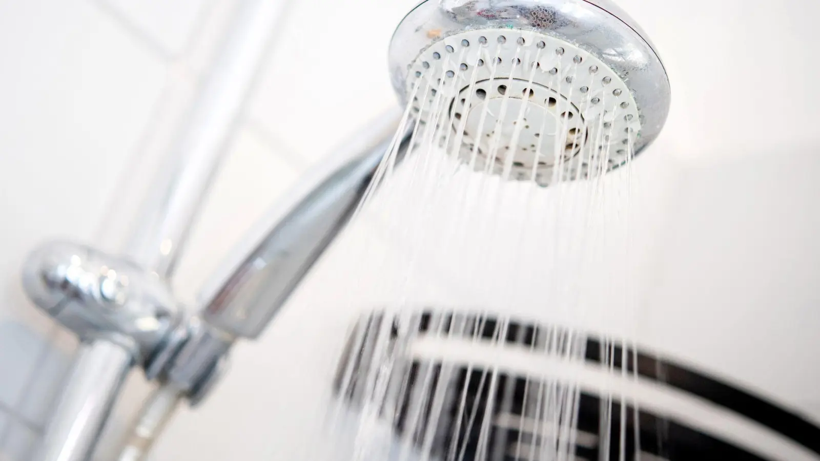 Kneipp ruft ein bestimmtes Duschgel zurück. (Symbolbild) (Foto: Hauke-Christian Dittrich/dpa)