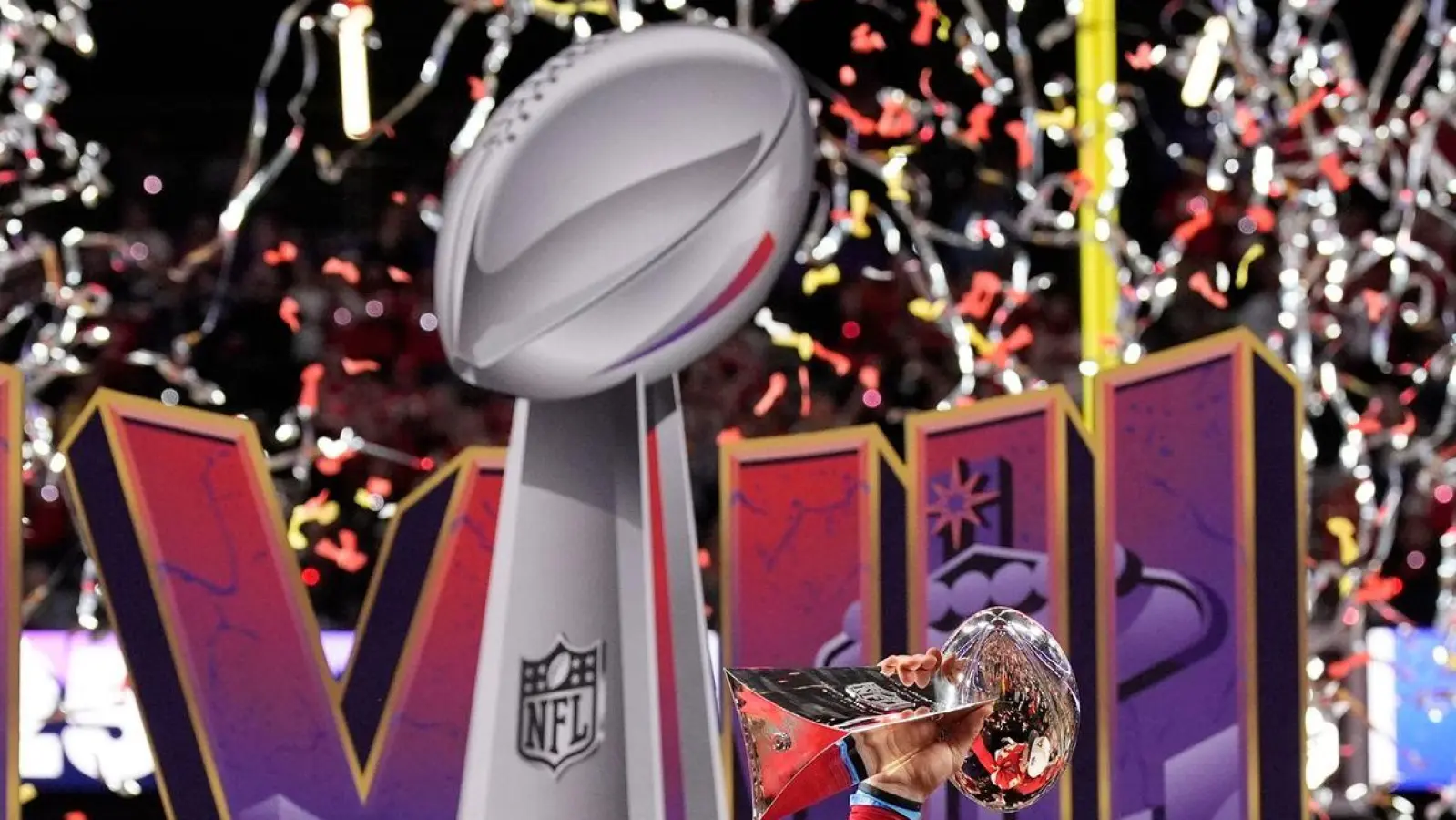 Der Super Bowl zwischen den Kansas City Chiefs und den San Francisco 49ers brachte einen TV-Rekord. (Foto: John Locher/AP/dpa)