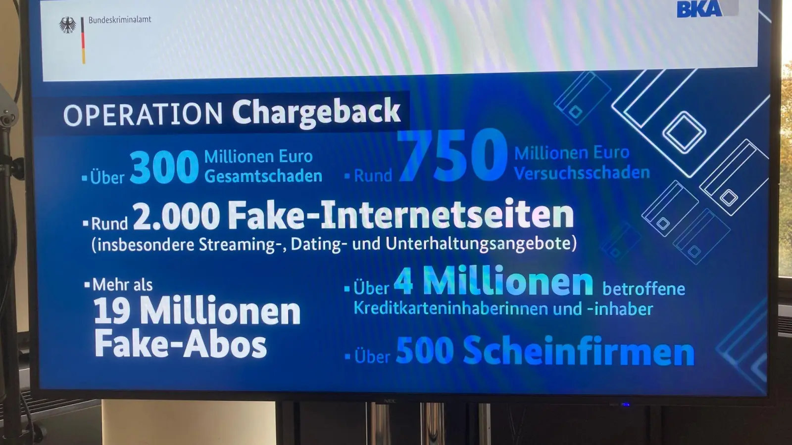 Die Ermittler tauften ihre Arbeit „Operation Chargeback“. Damit ist eine Rückbuchung einer Kartenzahlung gemeint, weil ein Kunde bei seiner Bank die Stornierung einer Abbuchung etwa wegen Betrugs fordert.  (Foto: Jens Albes/dpa)