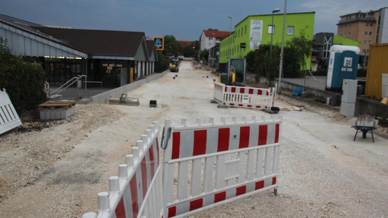 Die Arbeiten in der Welserstraße laufen schon länger. So langsam ist aber ein Ende in Sicht. (Foto: Robert Maurer)