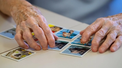 Laut Hersteller könne Donanemab den Abbau kognitiver und alltagsrelevanter Funktionen klinisch relevant verlangsamen. (Symbolbild) (Foto: Sven Hoppe/dpa)