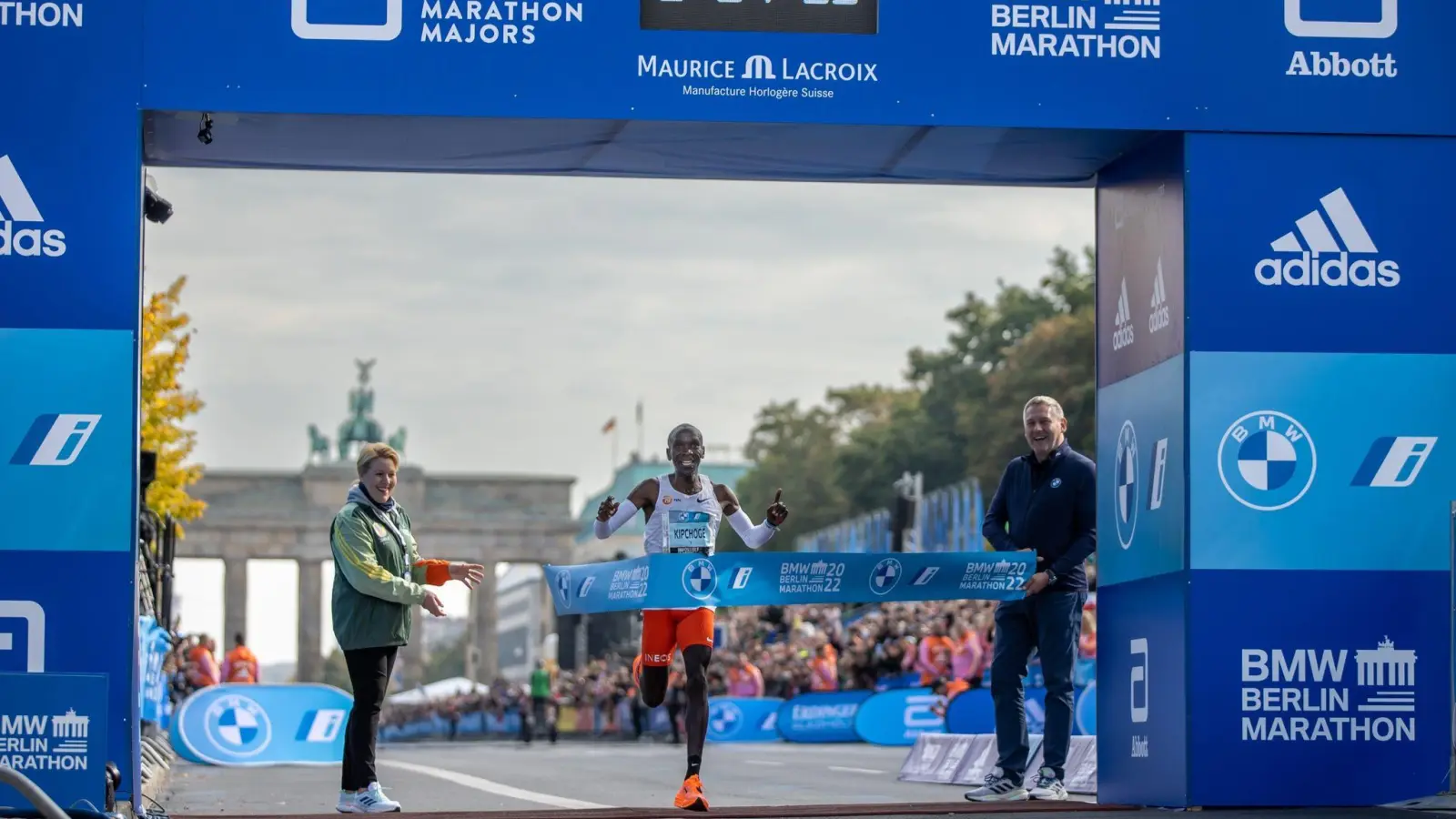 2:01:09 Stunden: Eliud Kipchoge läuft in Berlin Marathon-Weltrekord. (Foto: Andreas Gora/dpa)
