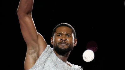 Usher hatte in der Halbzeitpause des Super Bowls einen großen Auftritt. (Foto: Ashley Landis/AP/dpa)