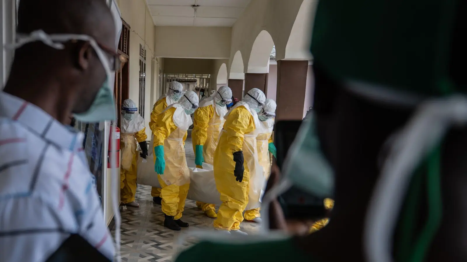 Gesundheitsexperten zufolge stiegen die Fallzahlen bei keinem früheren Ebola-Ausbruch so schnell an wie bei der derzeitigen Epidemie. (Foto: Moses Sawasawa/AP/dpa)