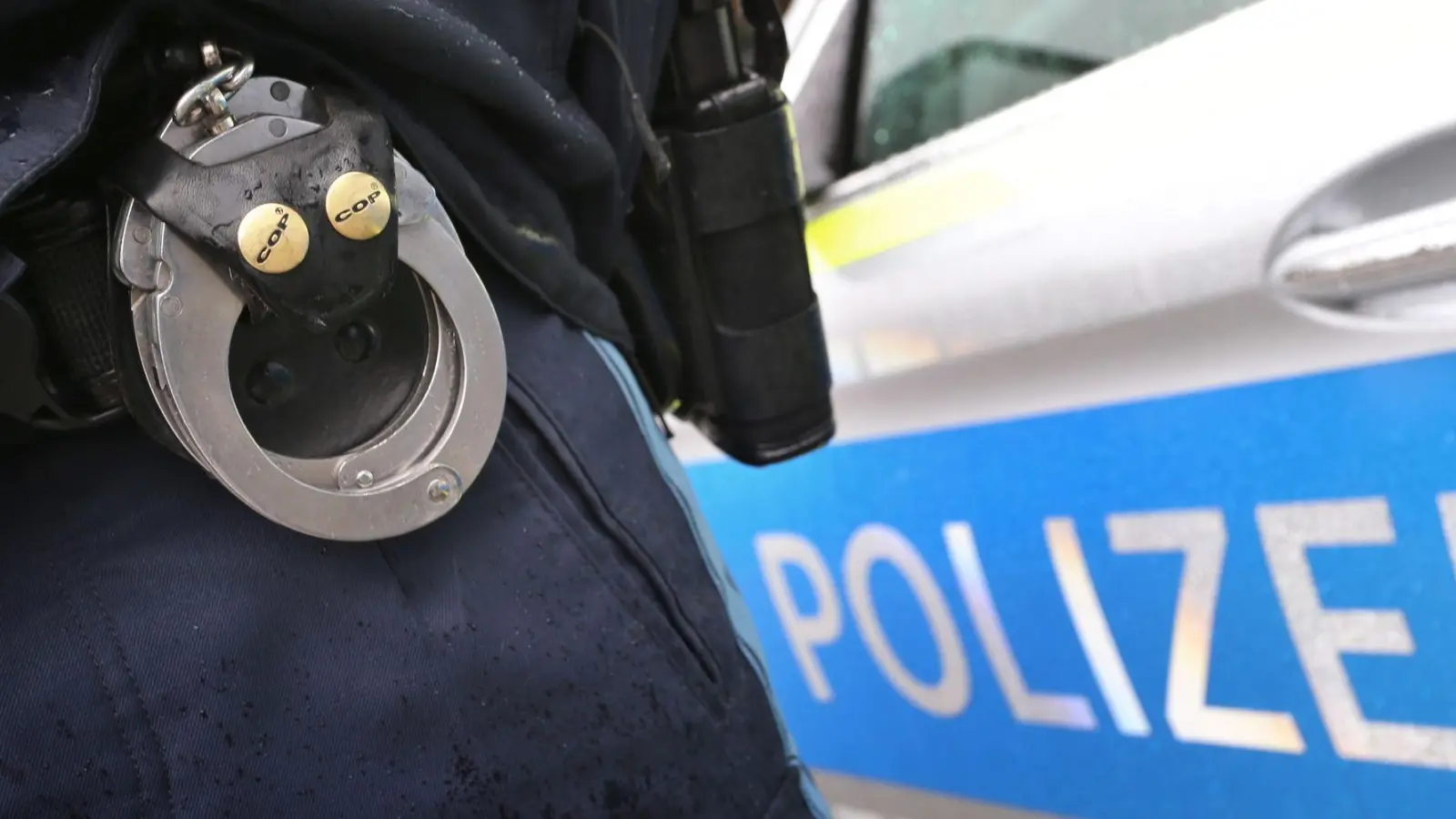 Weil er im Verdacht steht, ein Mädchen sexuell missbraucht zu haben, sitzt ein 28-Jähriger in Untersuchungshaft. (Symbolbild) (Foto: Karl-Josef Hildenbrand/dpa)