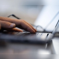 Vorsicht bei Horoskop-Webseiten: Viele Nutzer berichten von unerwarteten Rechnungen und Inkassoschreiben, obwohl sie nur kostenlose oder Test-Angebote genutzt haben. (Foto: Sebastian Gollnow/dpa)