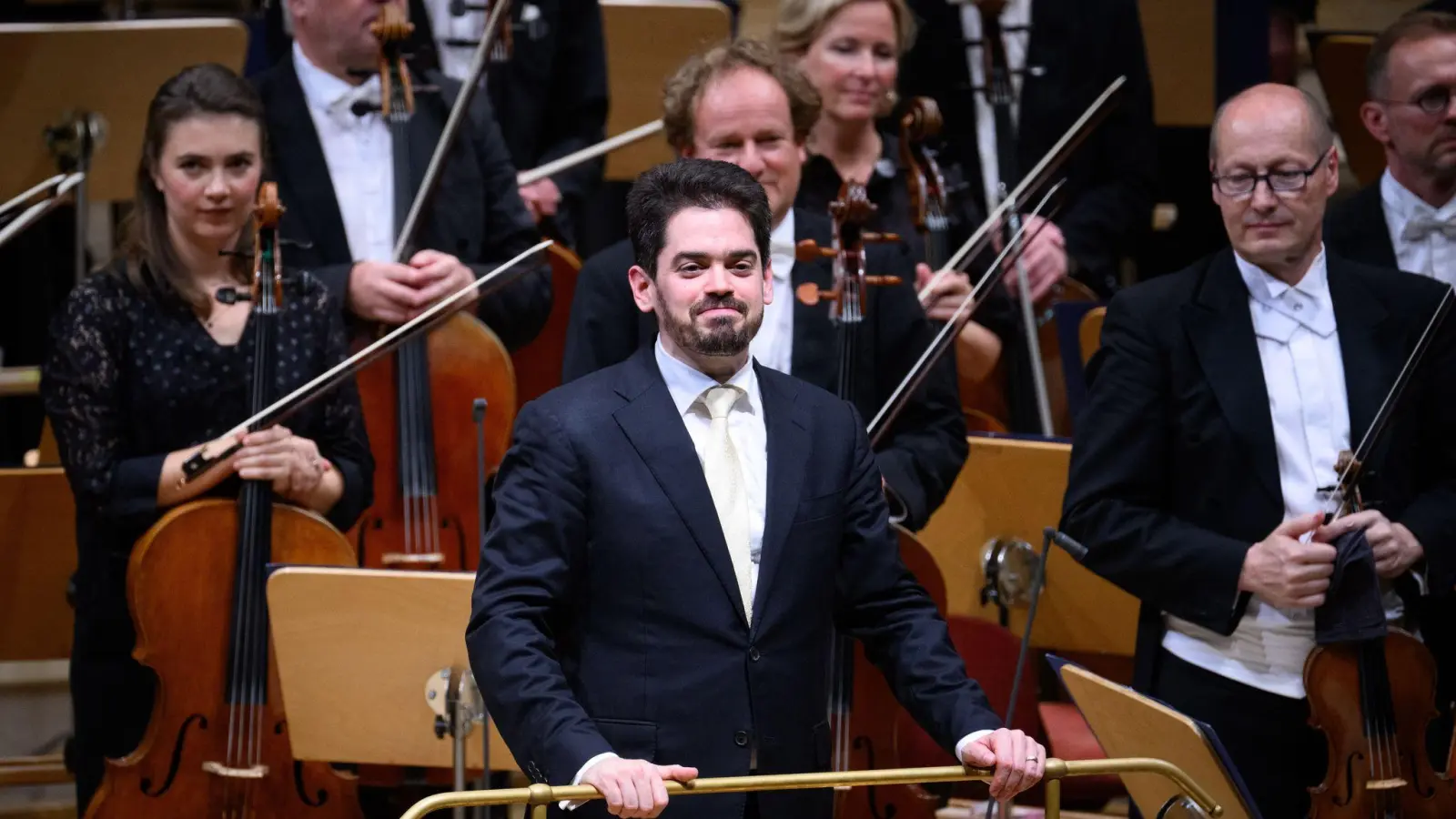 Die Ausladung des israelischen Dirigenten Lahav Shani von einem Festival in Gent stößt weiterhin auf Kritik.  (Foto: Bernd von Jutrczenka/dpa)