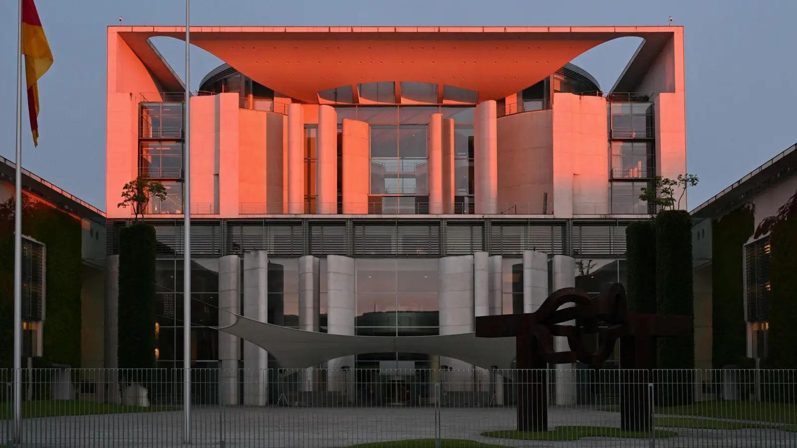 Im Kanzleramt will sich die Koalition einige Projekte vornehmen (Foto: Archiv). (Foto: Soeren Stache/dpa)