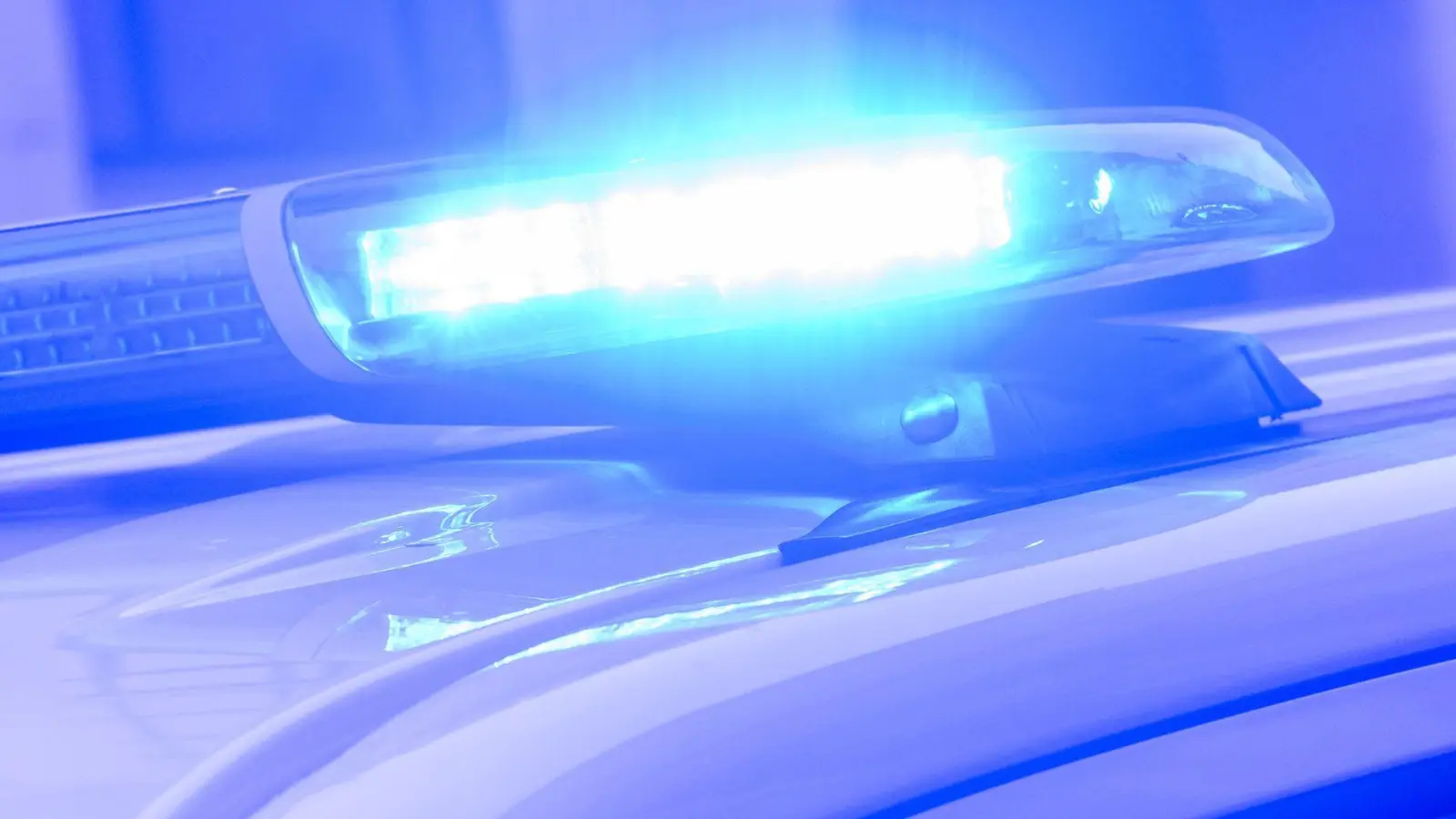 Gegen den Fahrer wird wegen mehrerer Straftaten ermittelt. (Symbolbild) (Foto: Julian Stratenschulte/dpa)