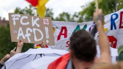 In Bamberg gingen rund 4.000 Menschen gegen Rechts auf die Straße. (Foto: Pia Bayer/dpa)