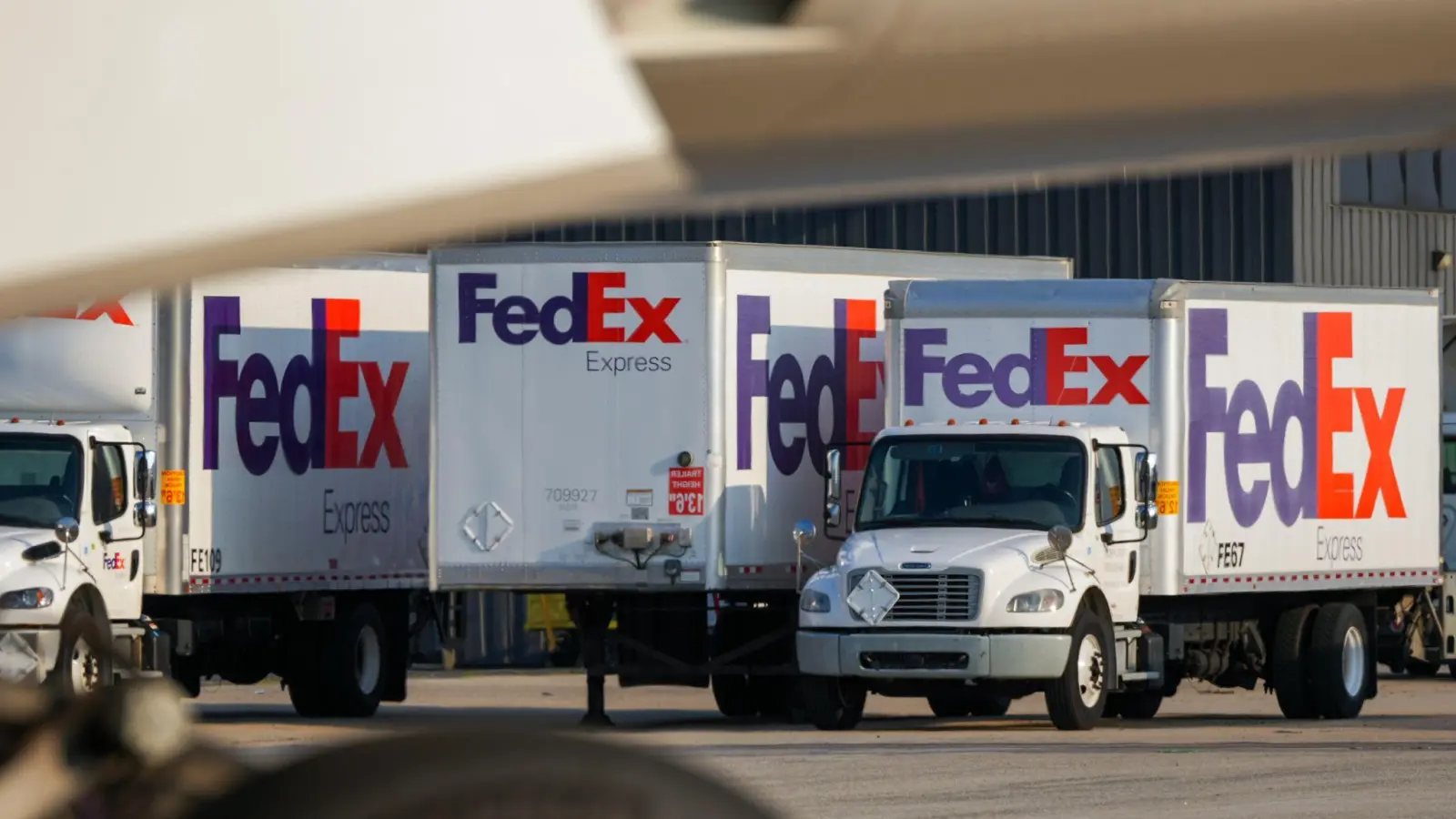 Das Logistikunternehmen Fedex fordert eine Rückzahlung von Zöllen, die als unrechtmäßig eingestuft wurden. (Archivbild) (Foto: Soeren Stache/dpa)