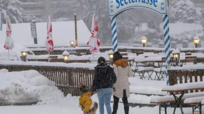 Der Winter in Bayern gibt auch kurz vor dem Osterfest nur ganz allmählich auf. (Archivbild) (Foto: Peter Kneffel/dpa)