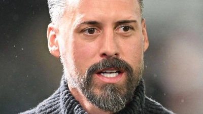 Hatte mal ein Angebot aus Hamburg: Augsburgs Trainer Sandro Wagner. (Foto: Bernd Weißbrod/dpa)