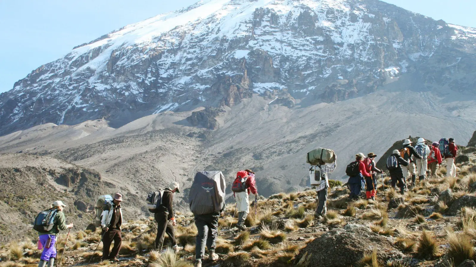 Gut vorbereitet ins Hochgebirge: Sorgfältige Planung und ein langsamer Aufstieg beugen der Höhenkrankheit effektiv vor. (Foto: Manuel Meyer/dpa-tmn)