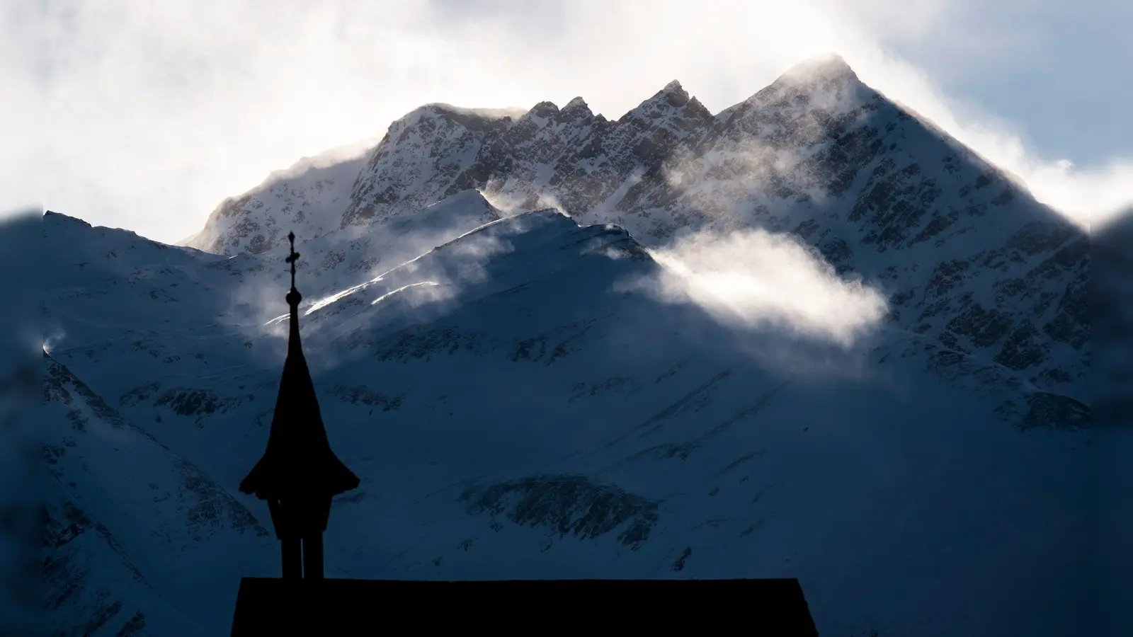 Am Breithorn sind zwei deutsche Bergsteiger in großer Not. (Archivfoto) (Foto: picture alliance / Jean-Christophe Bott/KEYSTONE/dpa)