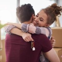 Ein Umzug in die erste eigene Wohnung bringt viele organisatorische und finanzielle Fragen mit sich. (Foto: Pixabay)