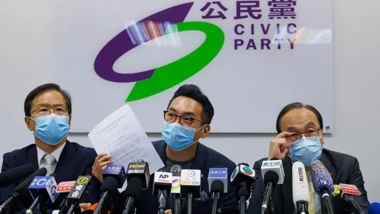 Mitglieder der pro-demokrtischen „Civic Party“ während einer Pressekonferenz (Archivbild). (Foto: Kin Cheung/AP/dpa)
