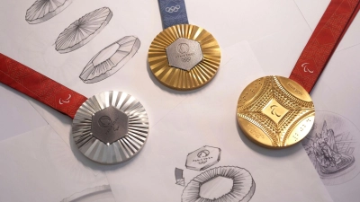 Objekte der Begierde: Medaillen der Spiele in Paris 2024. (Foto: Thibault Camus/AP/dpa/Archiv)