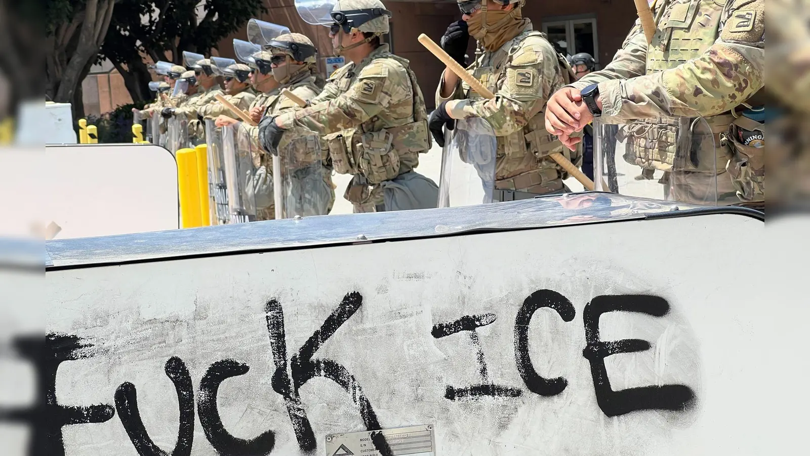 Die Nationalgarde stellt sich im Zentrum von LA auf (Foto: Benno Schwinghammer/dpa)