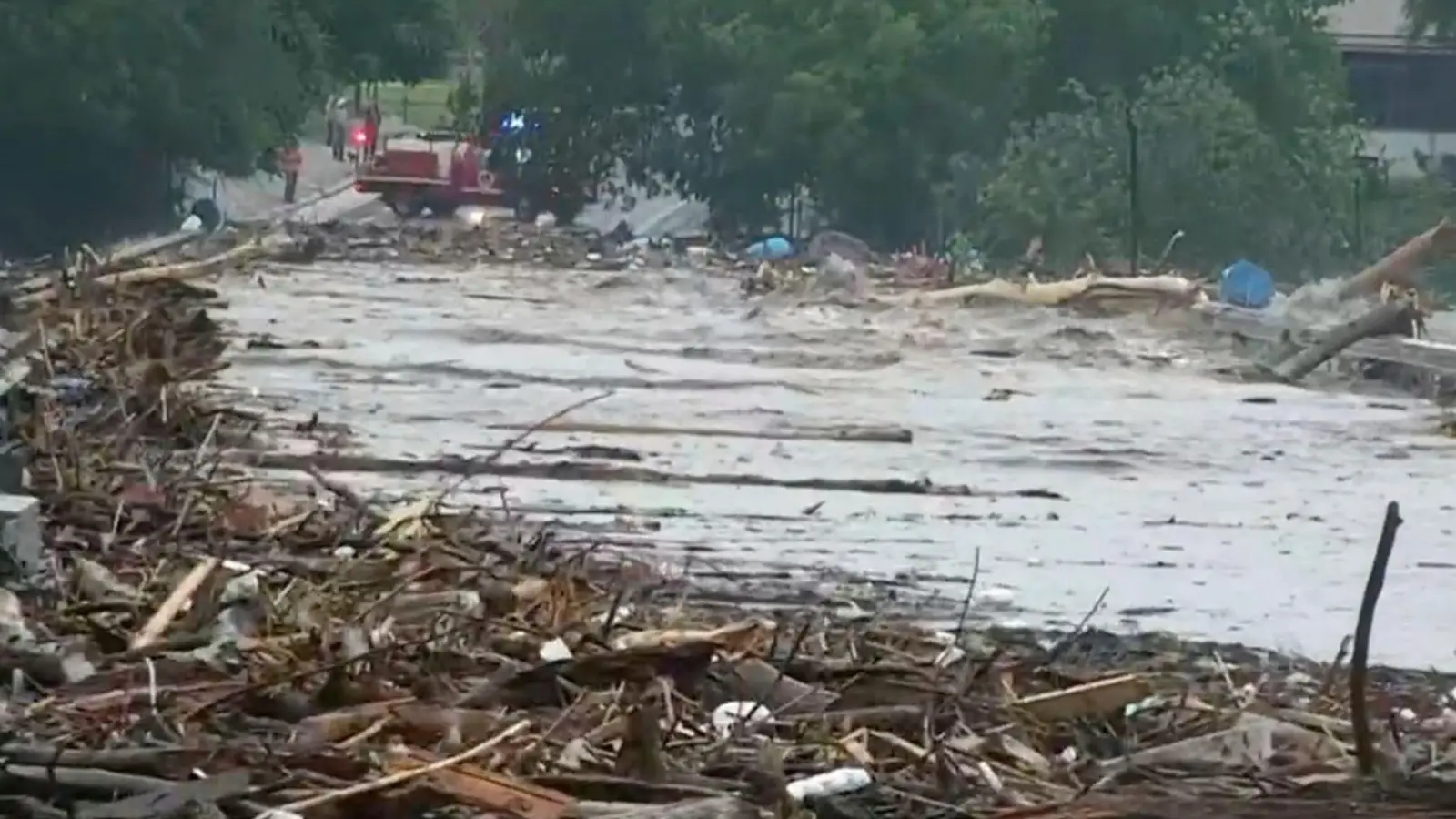 Die Polizeibehörde sprach von einem „katastrophalen Hochwasser“. (Foto: -/KSAT/AP/dpa)