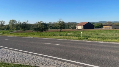 Richtung Gollhofen, rechts der Bundesstraße 13, soll in Uffenheim bald der neue Lidl-Markt entstehen. Die Verträge stehen bereits, erläuterte Bürgermeister Wolfgang Lampe im Ausschuss. (Foto: Gerhard Krämer)