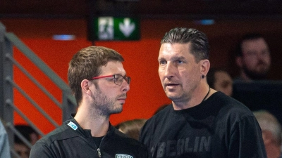 Enge Vertraute: Jaron Siewert (l.) und Stefan Kretzschmar. (Archivbild) (Foto: Sebastian Räppold/Sportfoto Matthias Koch/dpa)