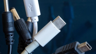 USB-C soll zum Ende des Jahres Standard werden. (Foto: Jens Büttner/dpa)