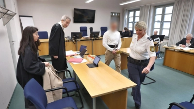 Wegen Doppelmordes an seiner Großmutter und deren Mann muss sich der Angeklagte vor dem Landgericht Memmingen verantworten. (Foto: Karl-Josef Hildenbrand/dpa)