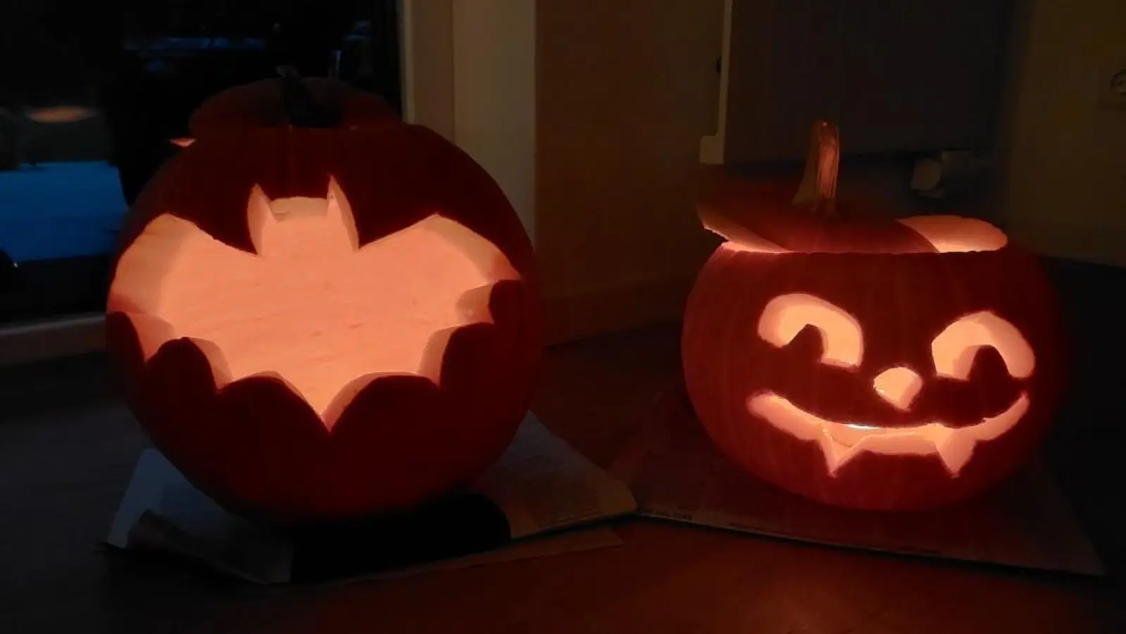 Kürbisse verzieren gehört für viele Menschen ebenso zur Tradition wie in der Halloween-Nacht durch die Straßen zu ziehen. (Foto: Katrin Merklein)