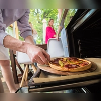Strom lässt sich beim Pizza aufbacken nicht nur ohne Vorheizen sparen, sondern auch mit der Umluftfunktion. (Foto: Christin Klose/dpa-tmn)