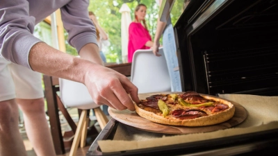 Strom lässt sich beim Pizza aufbacken nicht nur ohne Vorheizen sparen, sondern auch mit der Umluftfunktion. (Foto: Christin Klose/dpa-tmn)