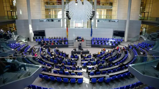 Der Deutsche Bundestag hat die Senkung der Mehrwertsteuer auf Erdgas und Fernwärme beschlossen. (Foto: Bernd von Jutrczenka/dpa)