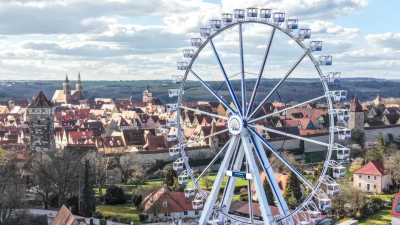 Das Riesenrad steht aktuell am östlichen Rand der Altstadt und war dort auch einige Tage in Betrieb. Nach Einwendungen aus der Anwohnerschaft schob das Verwaltungsgericht dem aber einen Riegel vor. (Foto: MeinRAD Classic Cruiser/Patrick Greier)