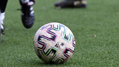 Der TSC Neuendettelsau empfängt in der Fußball-Landesliga Nordost die SpVgg Jahn Forchheim. (Symbolbild) (Foto: Federico Gambarini/dpa)