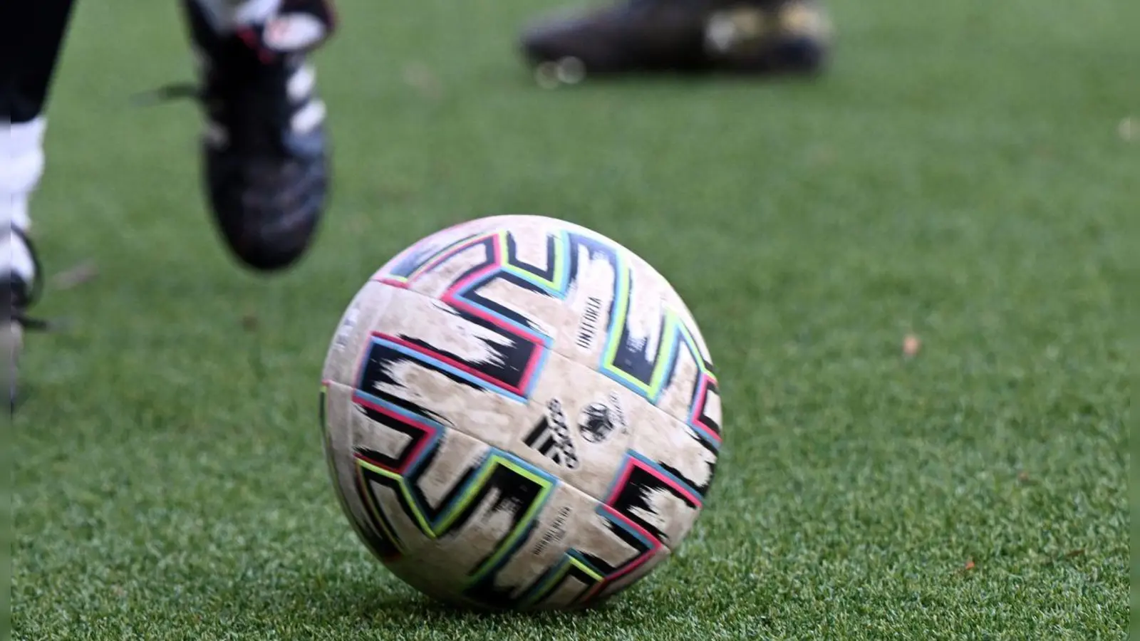Der TSC Neuendettelsau empfängt in der Fußball-Landesliga Nordost die SpVgg Jahn Forchheim. (Symbolbild) (Foto: Federico Gambarini/dpa)