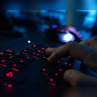 In Frankreich müssen wegen eines Cyberangriffs viele gekühlte Produkte in Supermärkten weggeworfen werden. (Symbolbild) (Foto: Nicolas Armer/dpa)