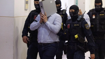 Der Hauptangeklagte im Prozess um abgesagte Swift-Konzerte erhielt 15 Jahre Haft (Foto: Tobias Steinmaurer/APA/dpa)