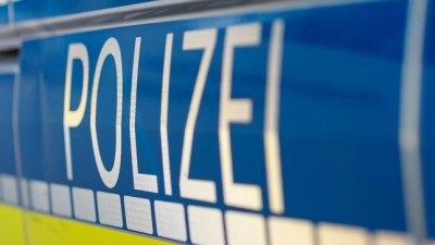 Beim Brand einer Gartenhütte in Oberammergau haben die Flammen auf ein Auto und eine Wohnung übergegriffen. (Symbolbild) (Foto: Daniel Karmann/dpa)