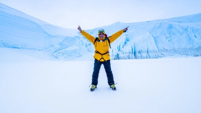 Michael Runkel war im ewigen Eis unterwegs. Seine beeindruckenden Bilder präsentiert er in Neustadt. In 35 Jahren hatte er alle 193 Staaten der Vereinten Nationen bereist und fotografiert. (Selbstporträt: Michael Runkel)