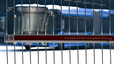 Im Tarifkonflikt im bayerischen Nahverkehr setzt die Gewerkschaft Verdi auf Warnstreiks. (Archivbild) (Foto: Sven Hoppe/dpa)