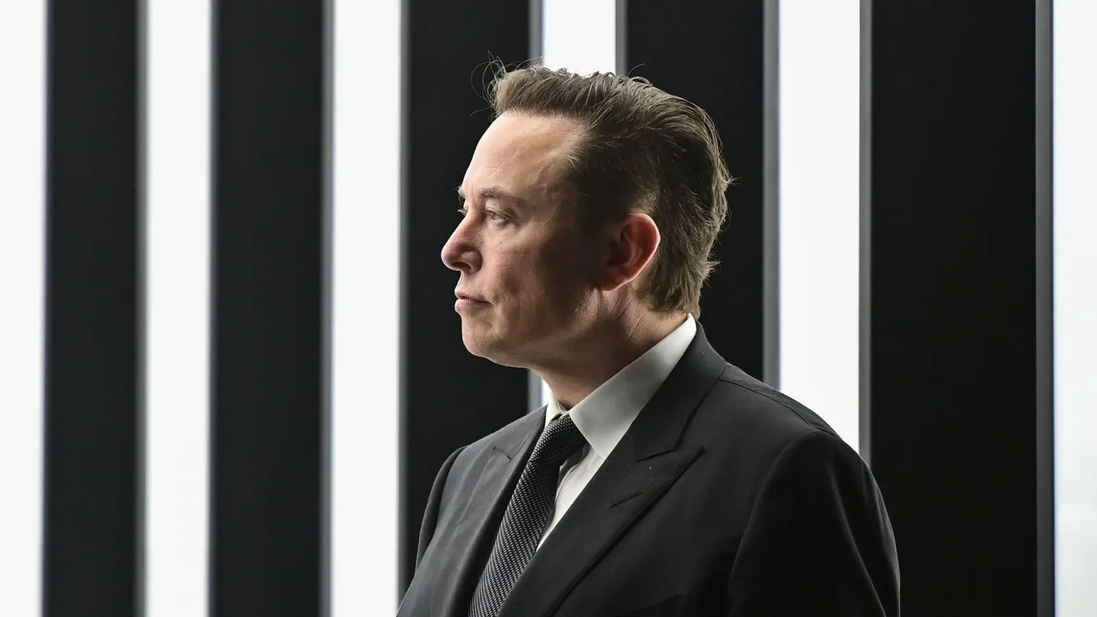 Multimilliardär Elon Musk bei der Eröffnung seiner Tesla-Fabrik in Grünheide. (Foto: Patrick Pleul/dpa)