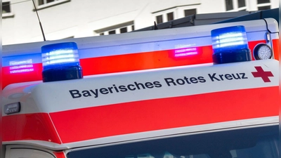 Die 90-Jährige starb im Klinikum an ihren schweren Verletzungen. (Symbolbild) (Foto: Peter Kneffel/dpa)
