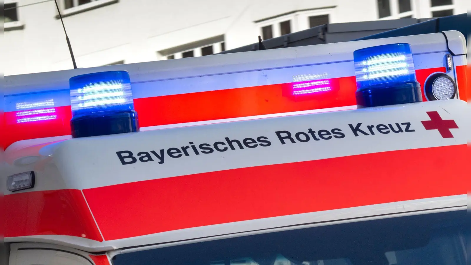 Die 90-Jährige starb im Klinikum an ihren schweren Verletzungen. (Symbolbild) (Foto: Peter Kneffel/dpa)