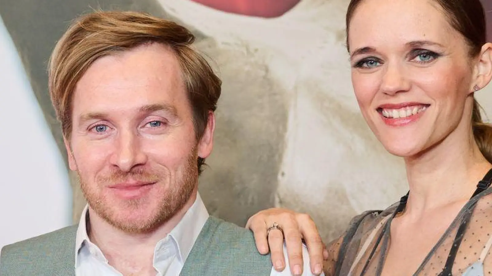 Mit ihrem Sohn Romeo Casper sind Samuel und Sarah Koch jetzt zu dritt. (Archivbild) (Foto: Annette Riedl/dpa)