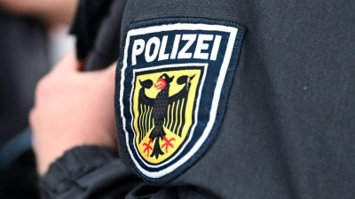 Nach dem Fund in Bärnau (Landkreis Tirschenreuth) ermittelt die Bundespolizei zur Herkunft der selbstgebauten Pyrotechnik. (Symbolbild) (Foto: Sven Hoppe/dpa)