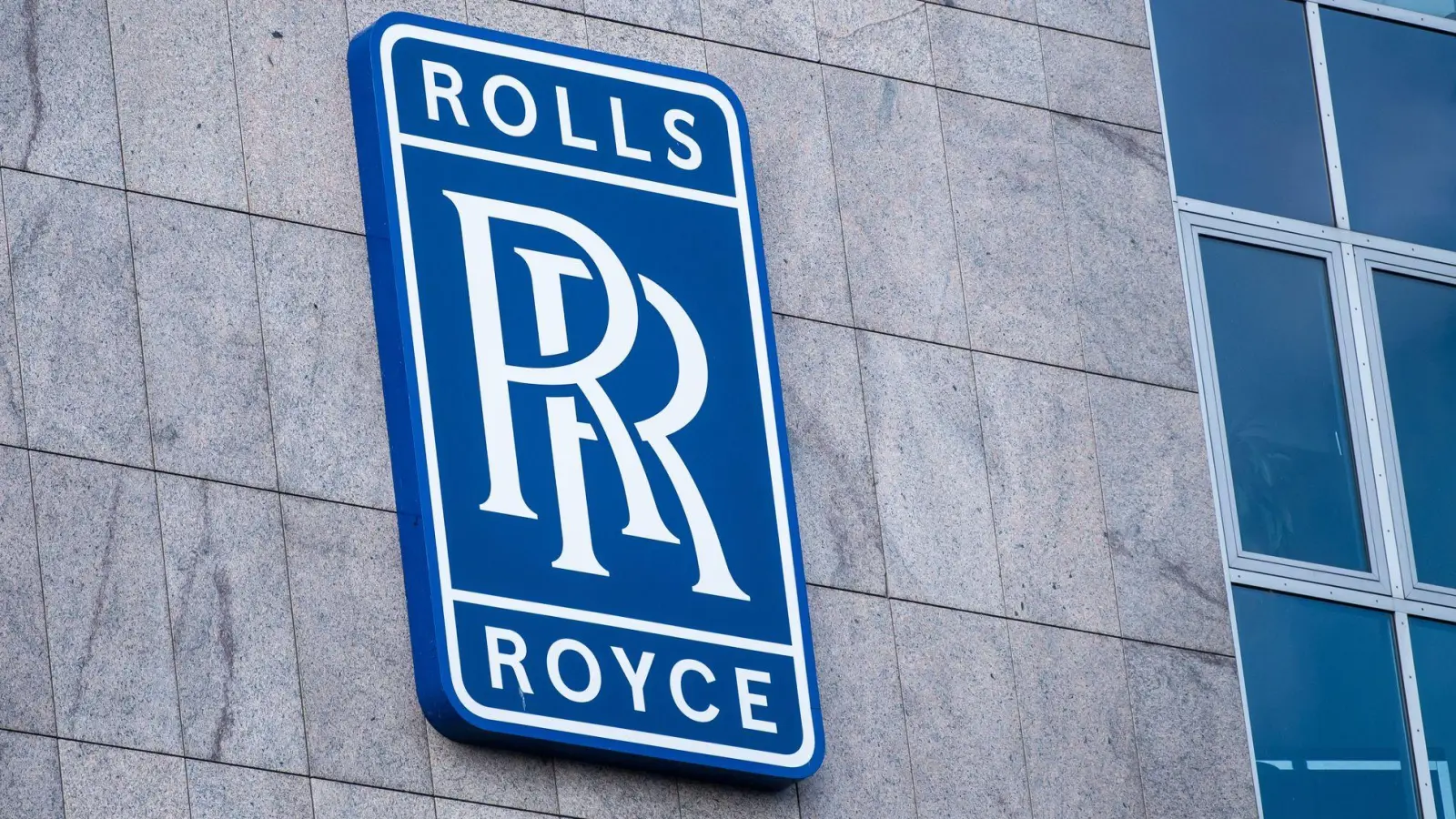 Die veränderte Bedrohungslage hat bei Rolls-Royce zu einer deutlich erhöhter Nachfrage im Behördengeschäft geführt, zu dem auch die Panzermotoren gehören. (Archivbild)  (Foto: Silas Stein/dpa)