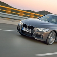 Es lebe der Sport: Ein dynamischer Auftritt gehört seit jeher zur DNA der 3er-Reihe von BMW. (Foto: Alberto Martinez/BMW AG/dpa-tmn)