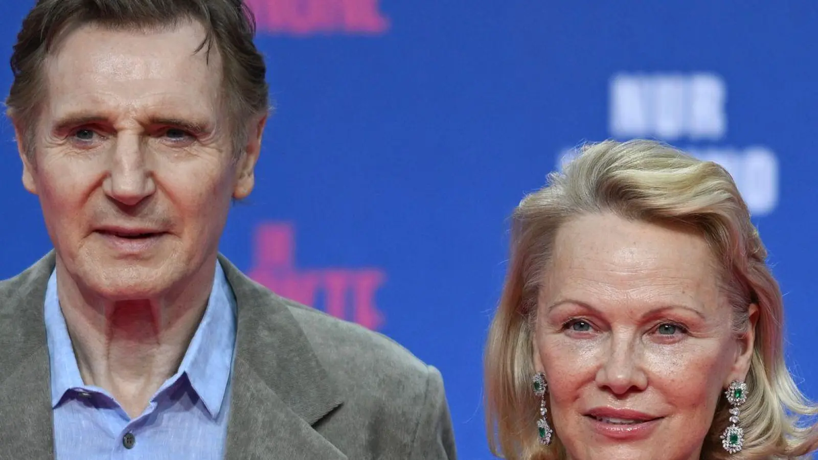 Liam Neeson und Pamela Anderson sind im „Nackte Kanone“-Reboot in den Hauptrollen zu sehen. (Archivbild) (Foto: Jens Kalaene/dpa)
