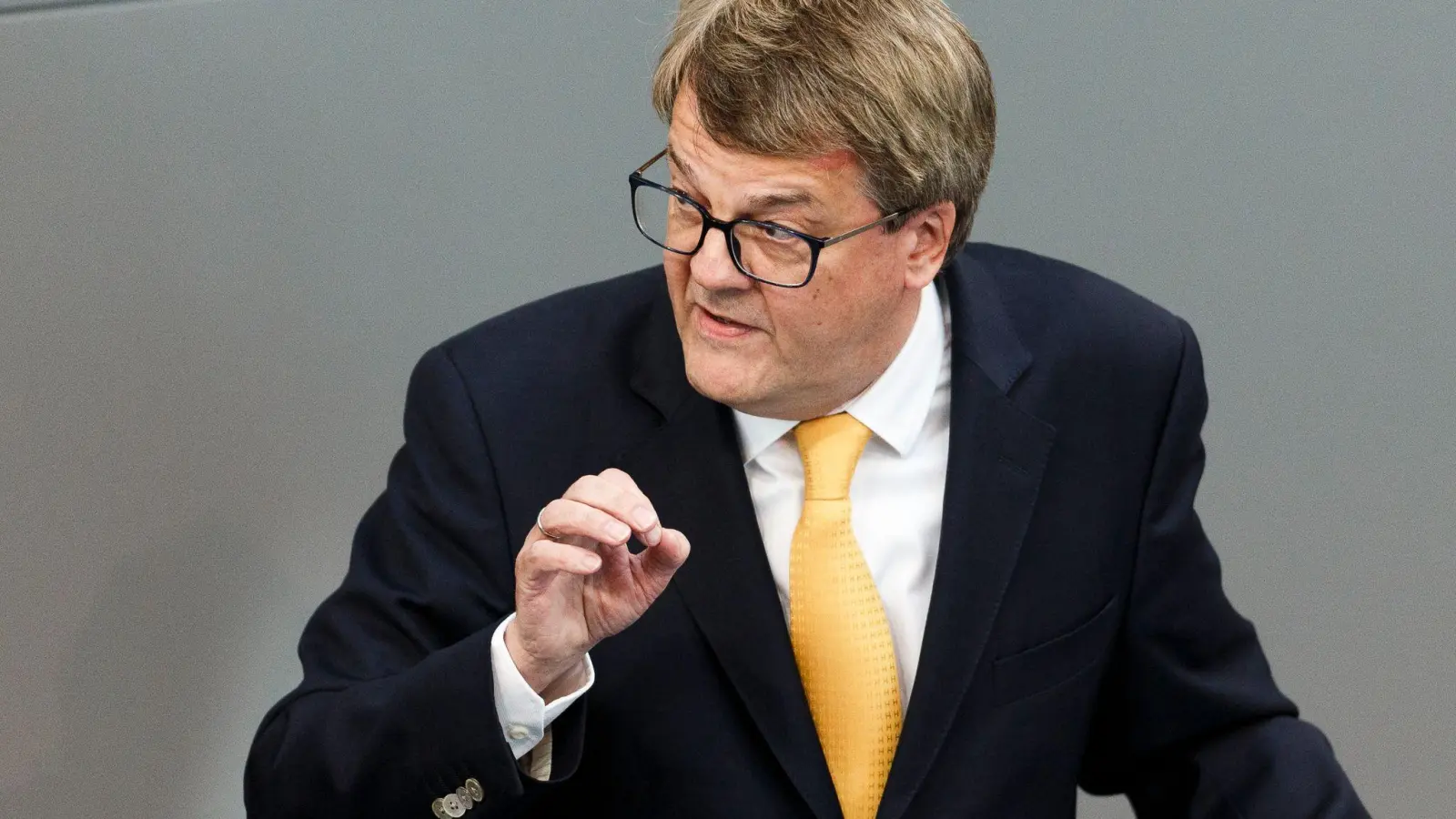 FDP-Politiker Reinhard Houben während einer Rede im Deutschen Bundestag. (Foto: Carsten Koall/dpa)